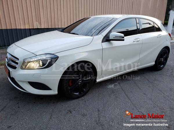 LOTE 005 - MERCEDES BENZ A 200 TB AUT. 2015