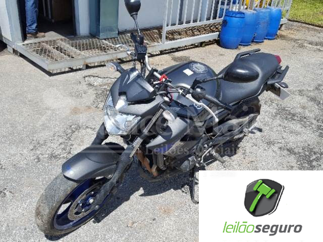 LOTE 014 - YAMAHA XJ6 600 2015